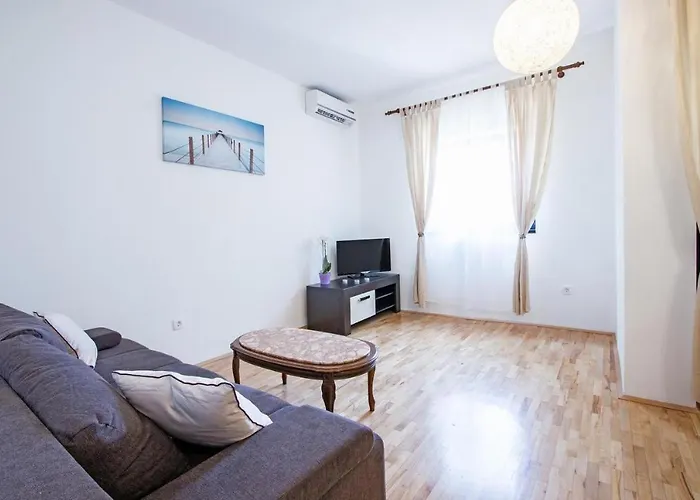 Apartment Perojka *