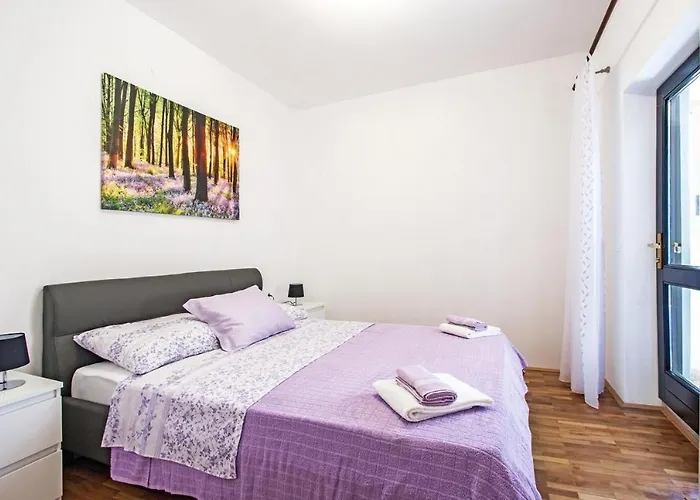 Perojka Apartment *