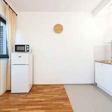 Perojka Apartment *