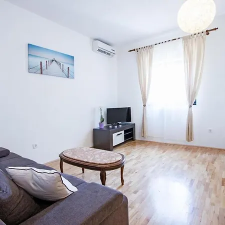 Apartment Perojka *