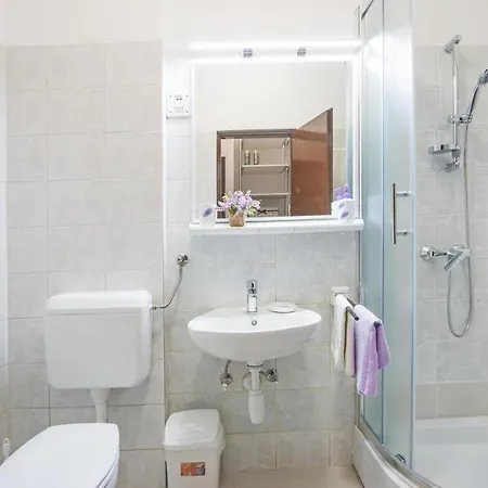 Perojka Apartment *
