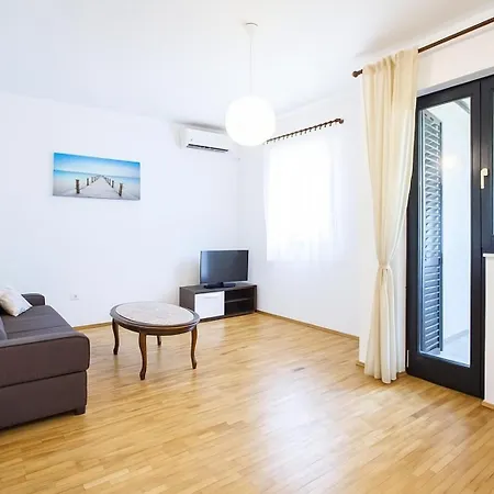 Perojka Apartment