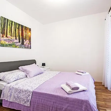 Perojka Apartment *